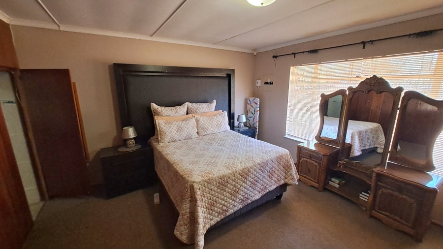 4 Bedroom Property for Sale in Pellissier Free State